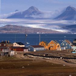 Ny-Ålesund in de zomer