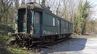 Ancien fourgon à bagages.