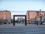 Vy över Joensuu torg. I bakgrunden syns Frihetsparken och längre bort Stadshusets torn, vars höjd är 36 meter.