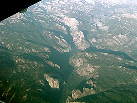 English: Features of Yosemite Valley, including Half Dome and El Capitan, as seen from a plane. El Capitan is the light diamond shaped area to the lower left.