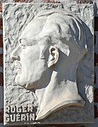 Plaque Roger Guérin sur la maison de la poterie.