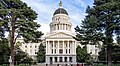 "Eureka" (úr grikskum: eg havi funni tað) stendur yvir høvuðsgrindini í California State Capitol í Sacramento.