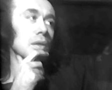 Vito Acconci durante una video-performance en 1973