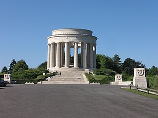 Accès au monument américain.