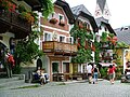 Maisons traditionnelles au centre du vieux village de Hallstatt.