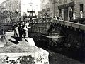 Pescatori in via Senato lungo la Cerchia dei Navigli (1910)